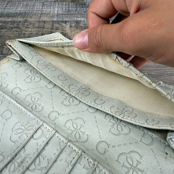 Guess White Leather Wallet - Picture 15 of 16